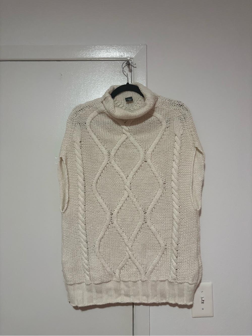 Eleventy Cable Knit Sleeveless Wool Sweater